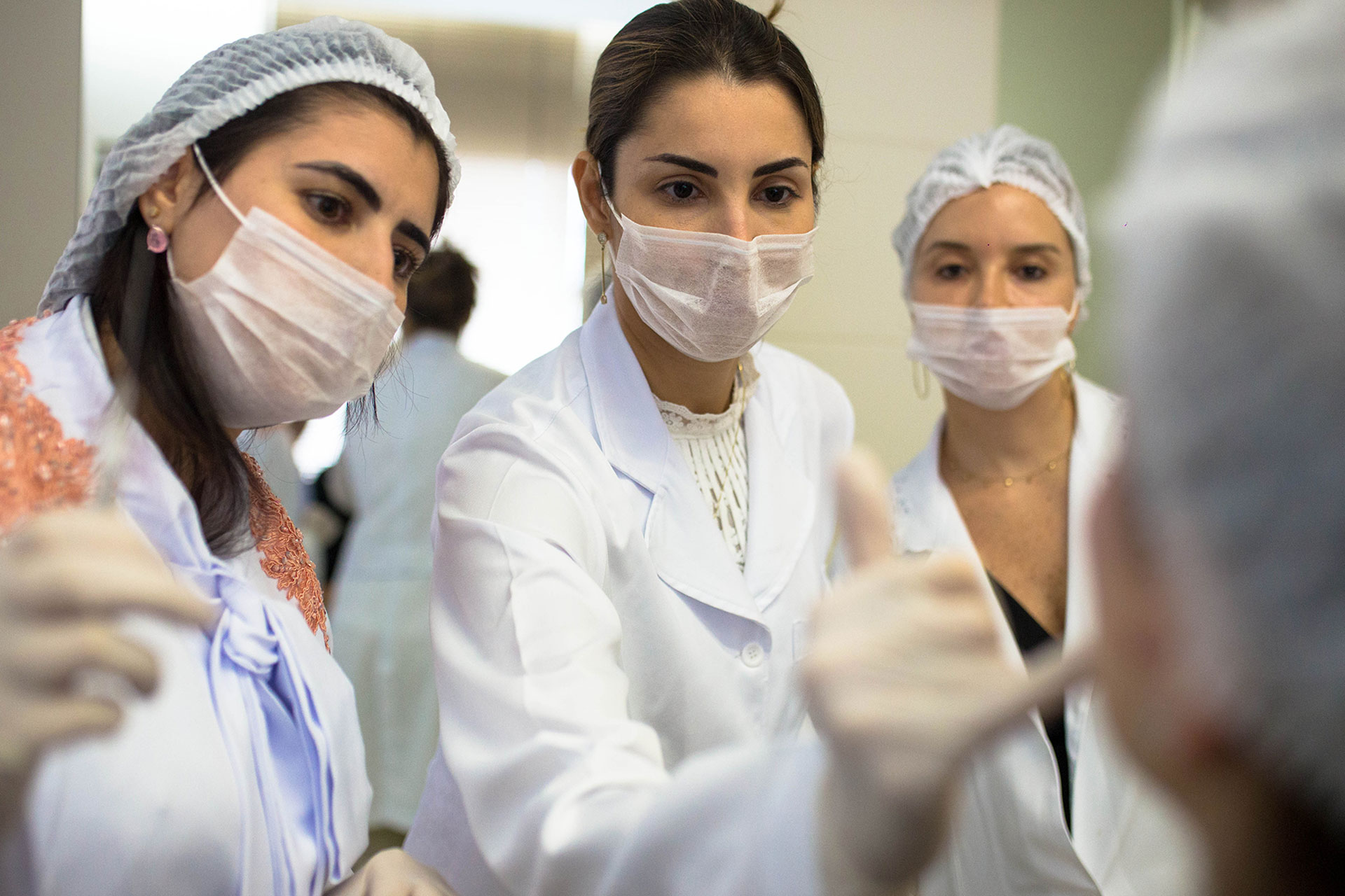 CURSOS E WORKSHOPS - Hellise Lana